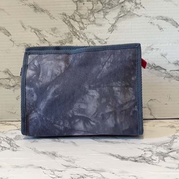 BARNEYS NEW YORK ICON MAKEUP POUCH DENIM TIE DYE PINTED WITH PINK ZIPPER NEW - Picture 3 of 14
